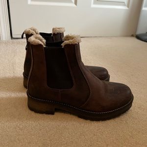 Brown fur lined Chelsea boots